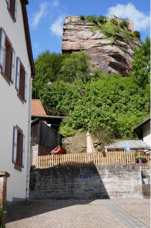 Elmstein Naturdenkmal schiefliegender Fels